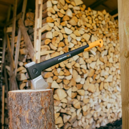 Fiskars X28 hasítófejsze M - 25 év garanciával