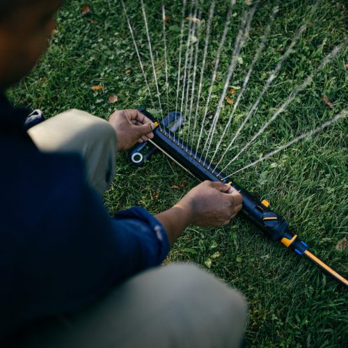 Fiskars X-Series™ Oszcilláló esőztető (S-M) 