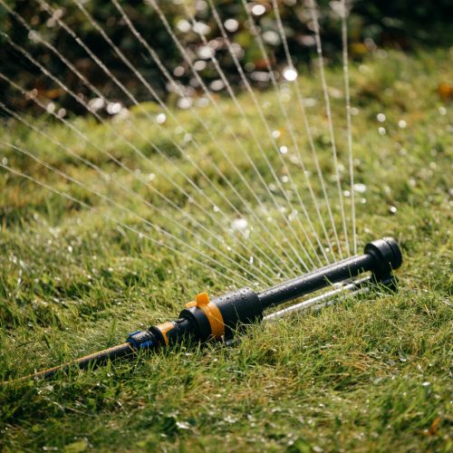 Fiskars Solid™ Oszcilláló esőztető (M)