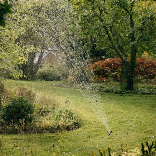 Fiskars Solid™ Oszcilláló esőztető (M)