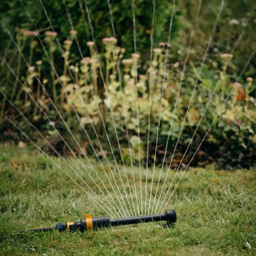 Fiskars Solid™ Oszcilláló esőztető (M)