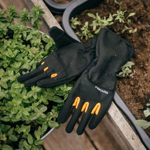 Fiskars Kerti védőkesztyű hosszított szárral, 8-as méret