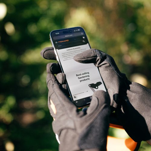 Fiskars Kerti védőkesztyű hosszított szárral, 10-es méret