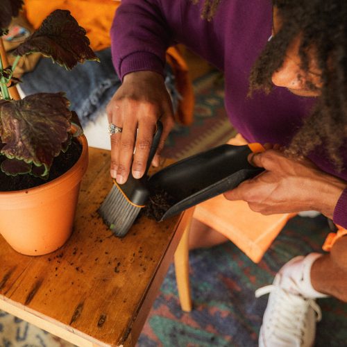 Fiskars Kétoldalú Ültető és Miniseprű szett