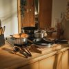 Fiskars Functional Form™ serpenyő, 28 cm, kerámia bevonattal