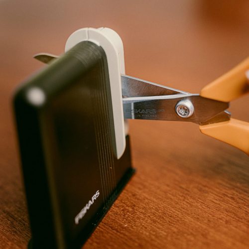 Fiskars Classic nagy univerzális kerti olló, 25 cm - 25 év garanciával (A 1005151-es szabóolló utódja)