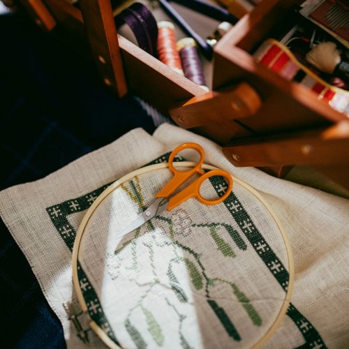 Fiskars Classic varróolló, hajlított pengéjű, 10 cm - 25 év garanciával 