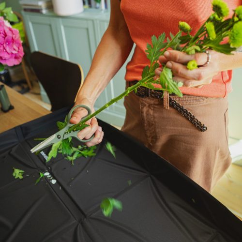 Fiskars Plant Care Növényápoló olló, tartóval, olivazöld színű