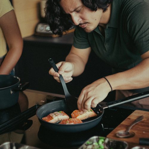 Fiskars Hard Face serpenyő, 26 cm