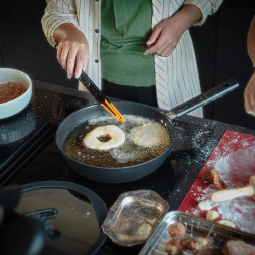 Fiskars Hard Face serpenyő, 28 cm