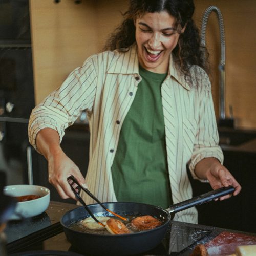 Fiskars Hard Face serpenyő, 28 cm