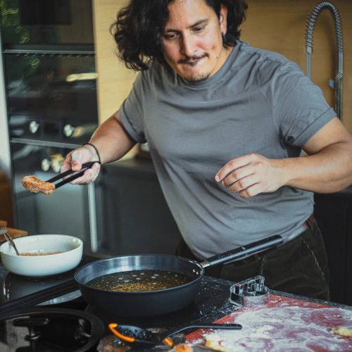 Fiskars Hard Face serpenyő, 28 cm