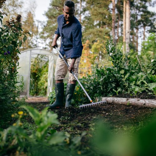 Fiskars Ergonomic™ gereblye, fém fejjel