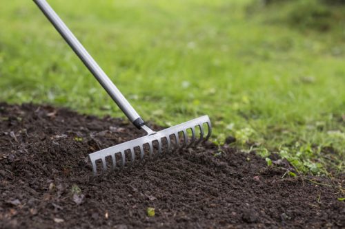 Fiskars Ergonomic™ gereblye, fém fejjel