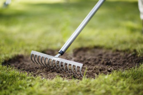 Fiskars Ergonomic™ gereblye, fém fejjel