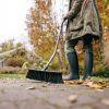 Fiskars Ergonomic™ seprű ívelt nyéllel