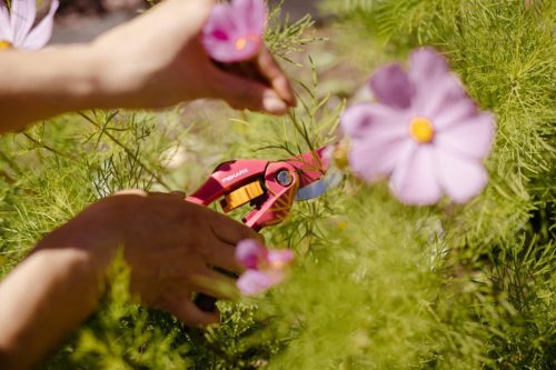 Fiskars Inspiration™ metszőolló, rubinvörös P26 (1003657)