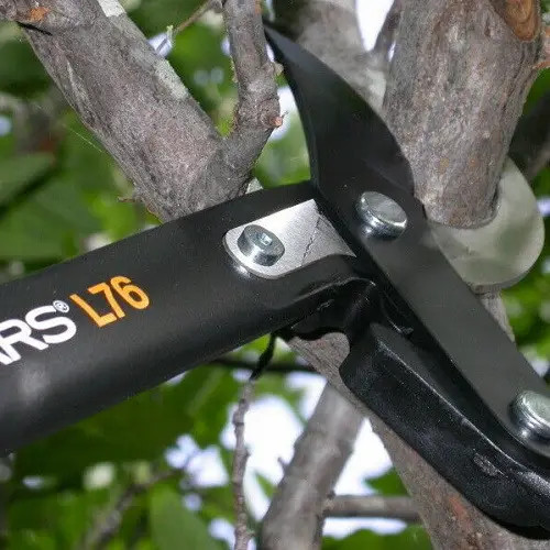 Fiskars PowerGear™ Ágvágó, közepes, hegyes, L76 (1001553)