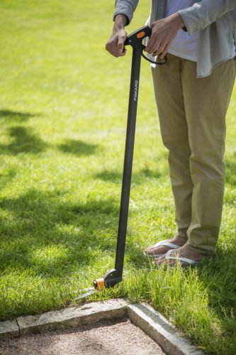 Fiskars Servo-System™ hosszúnyelű fűnyíró olló GS46 (1000590)