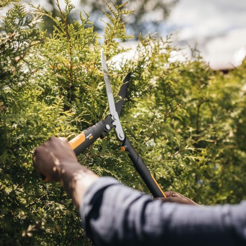 Fiskars PowerGearX™ fém fogaskerekes sövénynyíró, HSX92 - 25 év garanciával (1023631)