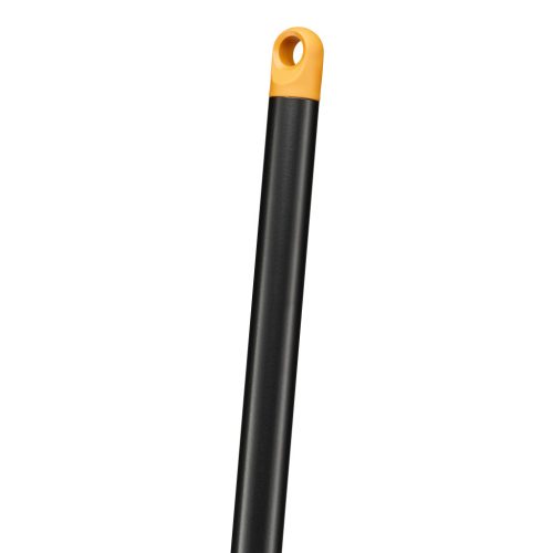 Fiskars Solid™ univerzális kerti gereblye nyéllel (1003466)
