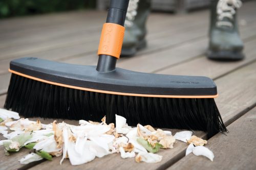 Fiskars QuikFit™ Terasz seprű fej (1001416)