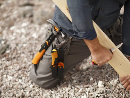 Fiskars Staysharp™ asztalos kés kifinomult famunkákhoz, tokba épített élezővel (1023620)