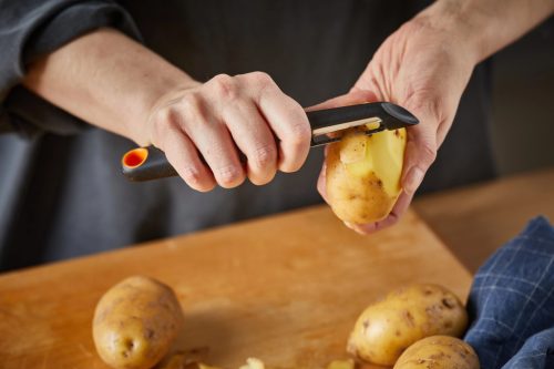 Fiskars Functional Form Forgó pengés hámozó  (1014419) 