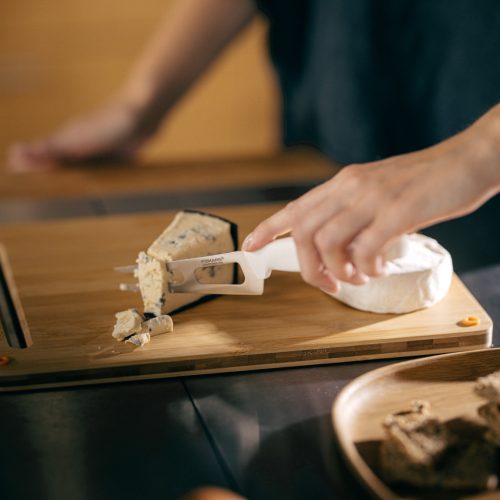 Fiskars Functional Form™ Sajtkés, fehér (1015987)