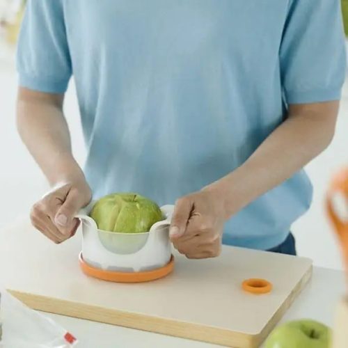 Fiskars Functional Form Almaszeletelő, tároló dobozzal (1016132)