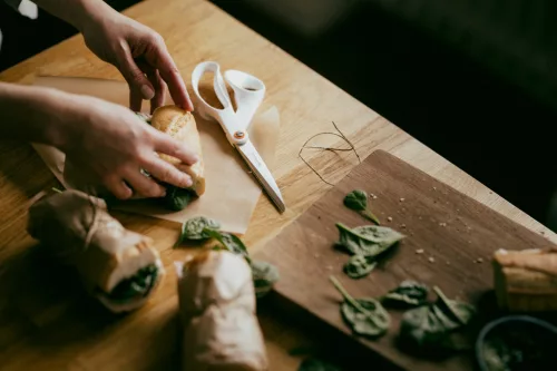 Fiskars Functional Form™ Nagyméretű általános olló, 24 cm, fehér  (1020414)