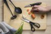 Fiskars Essential Szószoskanál, nagy (1023804)