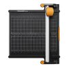 Fiskars Vágóasztal, újrahasznosított műanyagból A4 méretű, 45mm-es, titánium bevonatú görgős vágóbetéttel (1004640)