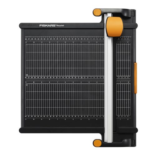 Fiskars Vágóasztal, újrahasznosított műanyagból A4 méretű, 45mm-es, titánium bevonatú görgős vágóbetéttel (1004640)