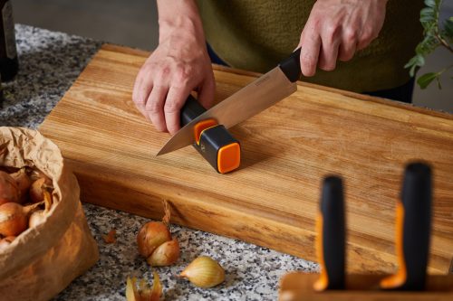 Fiskars Edge Roll-Sharp™ késélező (1003098) 