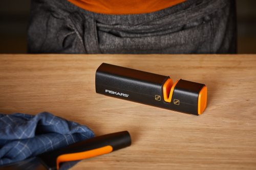 Fiskars Edge Roll-Sharp™ késélező (1003098) 